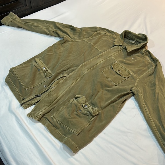 4 sweaters in bundle - Picture 12 of 13